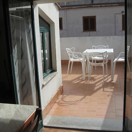 Nino'S Apartments Giardini Naxos Dış mekan fotoğraf