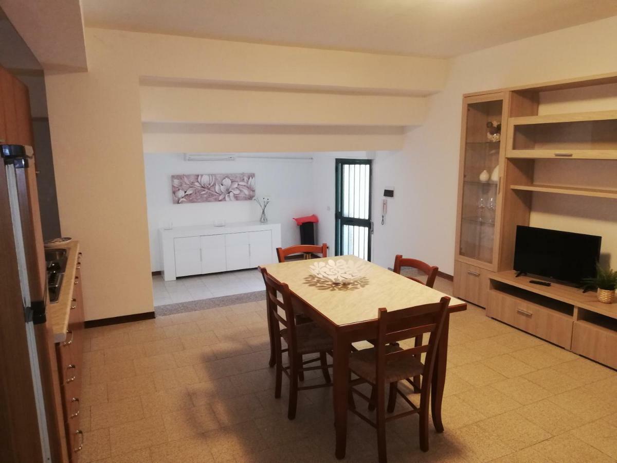 Nino'S Apartments Giardini Naxos Dış mekan fotoğraf